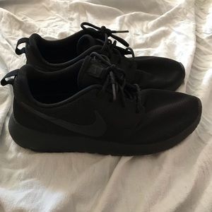 All Black Roshe Runs!!
